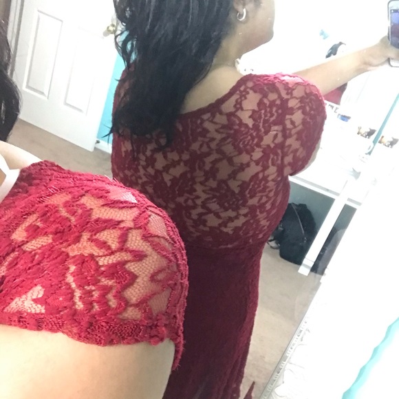 Maroon laced dress - Picture 3 of 3